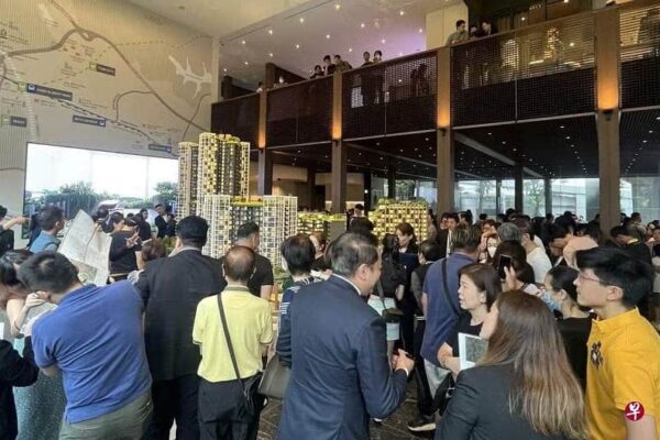 Crowded Showflat at The Reserve Residences 2